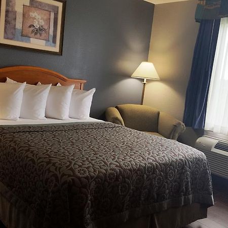 Days Inn By Wyndham Galliano La Zewnętrze zdjęcie