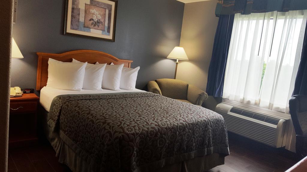 Days Inn By Wyndham Galliano La Zewnętrze zdjęcie